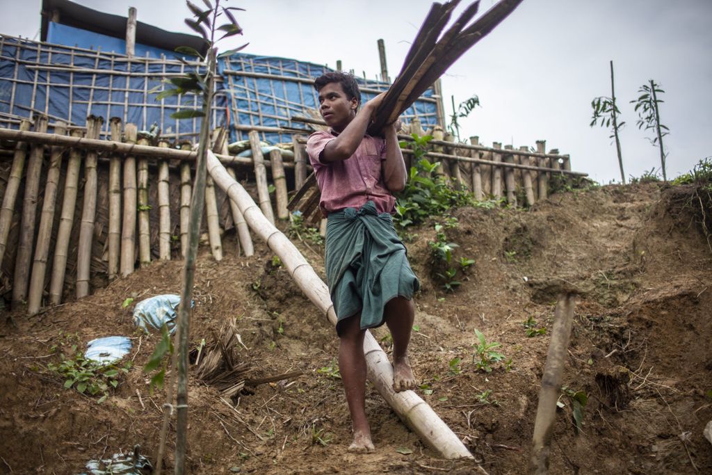 Frivillige bygger i flygtningelejren Cox's Bazar