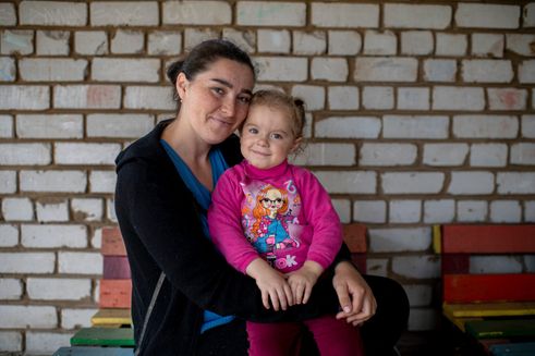 To søskende på flugt i Ukraine