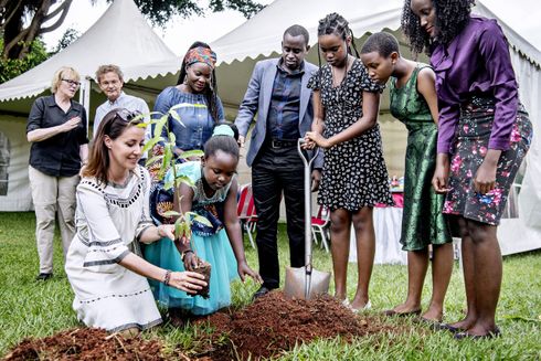 H.K.H. Prinsesse Marie planter træ i Uganda