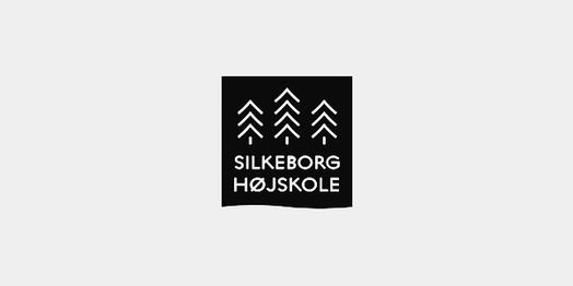 Logo af Silkeborg Højskole, én af Folkekirkens Nødhjælps samarbejdspartnere