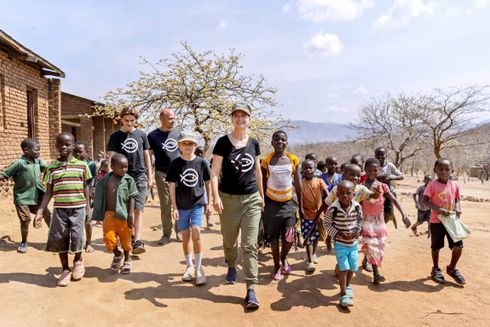 Annette Heick i Malawi med sin familie - Jesper Vollmer og deres to sønner